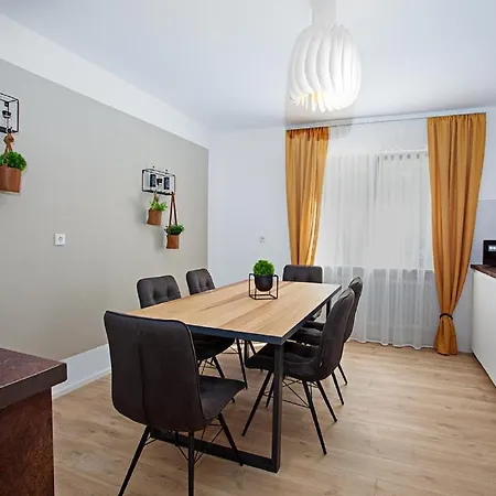 Zwick Apartment *